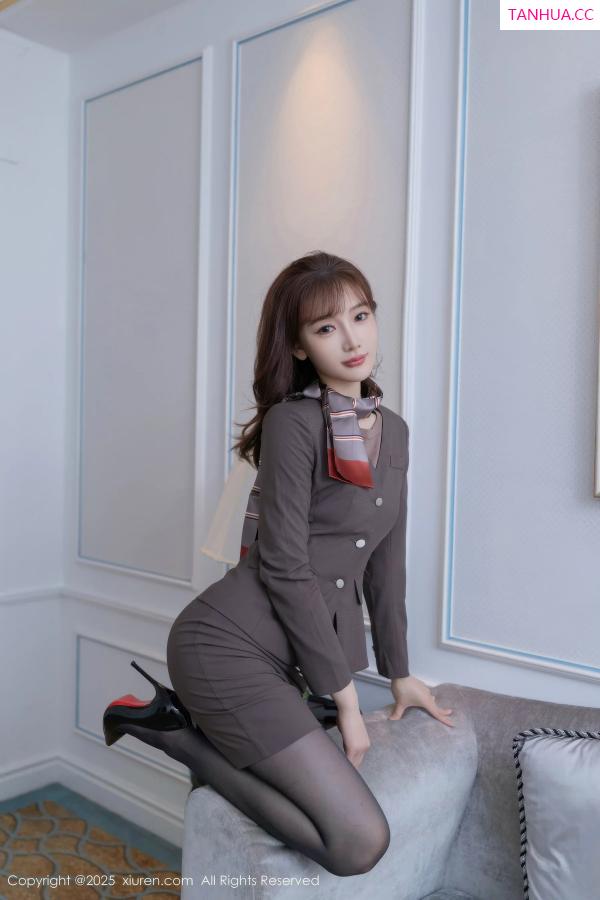 陆萱萱  [XiuRen]高清写真图 2025.10.10 No.10850 陆萱萱 性感OL第5张图片